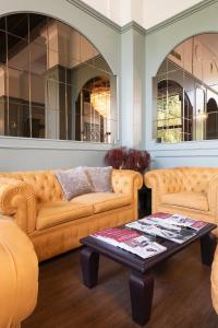 a living room with two couches and a coffee table at Mokinba Hotels Montebianco in Milan