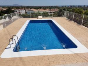 Bazén v ubytování CALA HOUSE II Luminoso adosado con vistas,piscina comunitaria y parking incluido nebo v jeho okolí