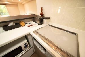 Кухня или кухненски бокс в MolinHotels602 アクティビティを満喫できる札幌定山渓 天然温泉付- 1L2Room S-Bed8 8Persons