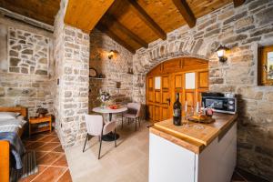 a kitchen and living room with a bed and a table at Apartments Villa San Vito in Grožnjan