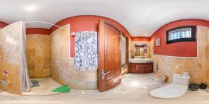 Łazienka w obiekcie Villa Marina Deluxe & Spa Pool
