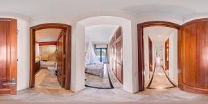 Łóżko lub łóżka w pokoju w obiekcie Villa Marina Deluxe & Spa Pool