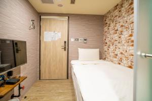 A bed or beds in a room at The Cole Hotel