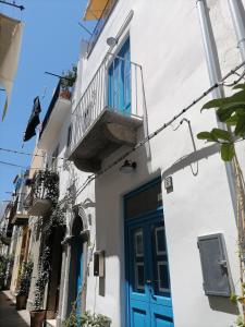 The building in which the holiday home is located