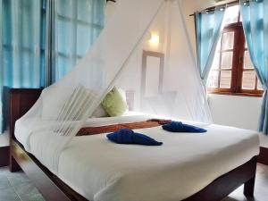 Ein Bett oder Betten in einem Zimmer der Unterkunft Tree Tops River Huts