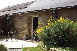Gallery image of Tranquil rustique gite couples only pres Rochefort en Terre in Limerzel