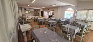 En restaurant eller et andet spisested på Aretousa