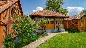 Vonkajšia záhrada v ubytovaní Holiday House Pečišće