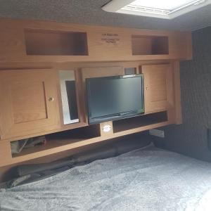 TV a/nebo společenská místnost v ubytování Gästehaus Kathi Campingplatz Buschcamper