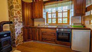 Kuchyňa alebo kuchynka v ubytovaní Holiday House Pečišće
