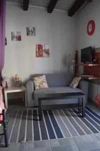 A seating area at Sunset Studio