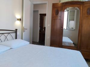 A bed or beds in a room at Mid century character house in Argostoli