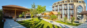 a building with a courtyard with tables and chairs at Macara Sheki City Hotel in Sheki