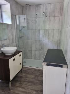 Koupelna v ubytování Au beau séjour + 10 fotografií