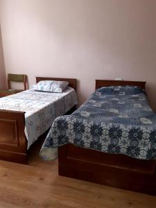 Postel nebo postele na pokoji v ubytování Nodara's garden