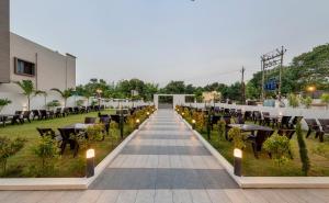Hotel Grand Indu, 3 Star Kolhapur外面的花园