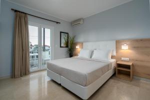 Postel nebo postele na pokoji v ubytování Hotel Grekas + 37 fotografií