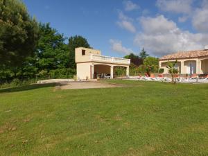 a house with a large lawn in front of it at villa 15 personnes avec piscine et terrain de pétanque in Puysserampion