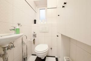 Kúpeľňa v ubytovaní Standard Apartment by Hi5 - St. King street 16.
