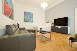 Televízia a/alebo spoločenská miestnosť v ubytovaní Standard Apartment by Hi5 - St. King street 16.