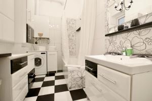 Kuchyňa alebo kuchynka v ubytovaní Standard Apartment by Hi5 - St. King street 16.