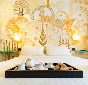 A bed or beds in a room at Hotel San Francesco e il lupo