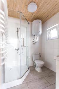 Kúpeľňa v ubytovaní Domki Aqua Holiday + 37 fotografií