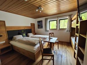 Postel nebo postele na pokoji v ubytování Gasthof zur Post