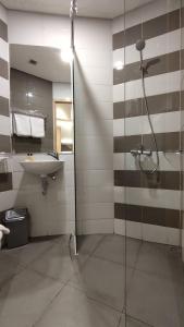 Koupelna v ubytování Agogo Downtown Hotel Surabaya