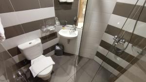 Koupelna v ubytování Agogo Downtown Hotel Surabaya