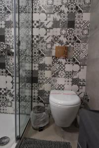 A bathroom at Studio Dionysia