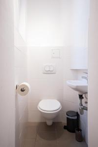 A bathroom at Modern and lovely apartment next to subway station