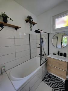 Kúpeľňa v ubytovaní Le Rainbow - Grand studio avec terrasse