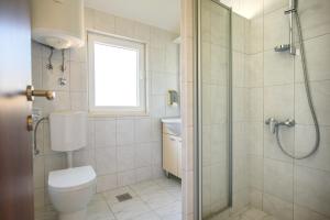 Koupelna v ubytování Apartments Stermasi + 37 fotografií