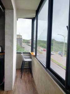 A balcony or terrace at 海灣旅宿