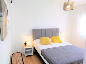 Posteľ alebo postele v izbe v ubytovaní Malagueta Beach & Muelle1 & Centre con Parking Privado