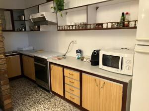 A kitchen or kitchenette at CAL GUINEU