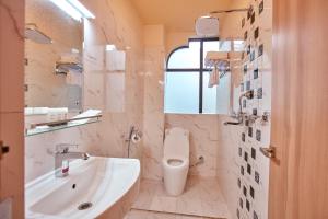 Bagno di The Samrat Palace - Luxury Hotel in Kathmandu