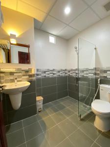 Hotel Home tesisinde bir banyo