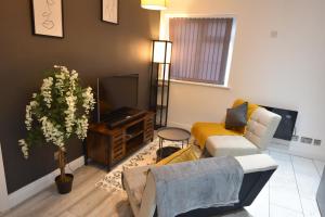 a living room with a couch and a tv at Exclusive!! Newly Refurbished Speedwell Apartment near Bristol City Centre, Easton, Speedwell, sleeps up to 3 guests in Bristol