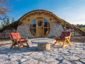 Galeriebild der Unterkunft Mountain bungalows and a Hobbit House - Jazavčije Rupe in Han Pijesak