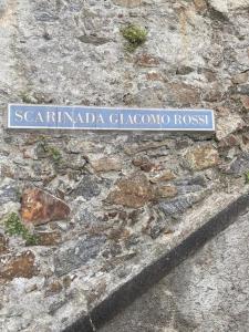 a sign on the side of a stone wall at Apartment in erster Seelinie in Morcote in Morcote