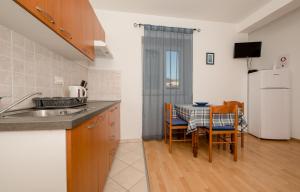 Kuchyň nebo kuchyňský kout v ubytování Apartments Kordić