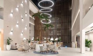马卡尔斯卡Aminess Laurel Khalani Hotel的大厅里摆放着桌椅和枝形吊灯