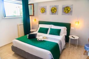 Postel nebo postele na pokoji v ubytování ON' MICHELE GUEST HOUSE