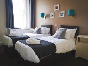 A bed or beds in a room at George and Abbotsford
