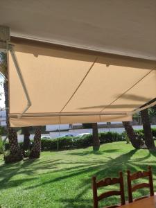 Vonkajšia záhrada v ubytovaní Super Holiday Las Buganvillas garden and sea views
