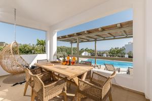 Bazén v ubytování Sea & Olives Suites Hotel and Villas nebo v jeho okolí + 37 fotografií