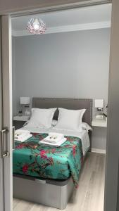 a bedroom with a bed and two night stands at Kentia Rooms Torremolinos in Torremolinos