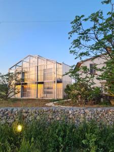 a glass house in the middle of a garden at Anonima Agricola in Orbetello